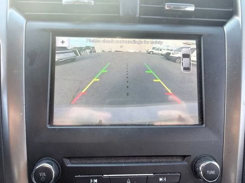 Used 2018 Ford Fusion SE w/ Fusion SE Technology Package FWD image 25