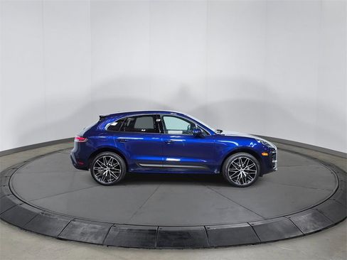 Used 2025 Porsche Macan image 6