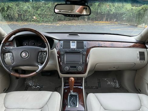 Used 2008 Cadillac DTS Luxury II image 29