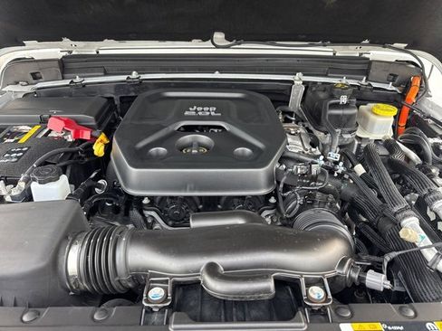 Used 2023 Jeep Wrangler Unlimited Sahara w/ Cold Weather Group image 17