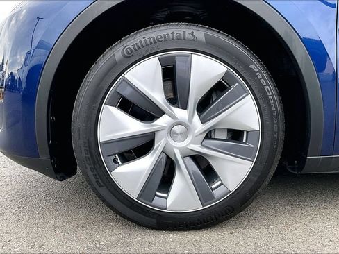Used 2023 Tesla Model Y Long Range AWD/4WD image 32
