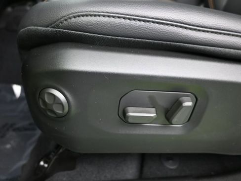 New 2026 Jeep Wrangler Unlimited Sahara AWD/4WD image 11
