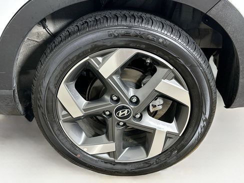 Used 2025 Hyundai Venue SEL image 11