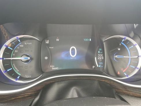 Used 2022 Chrysler Pacifica Pinnacle FWD image 32