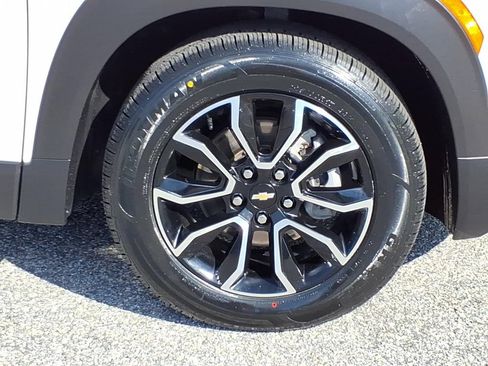 Used 2023 Chevrolet TrailBlazer ACTIV w/ Sun and Liftgate Package FWD image 4