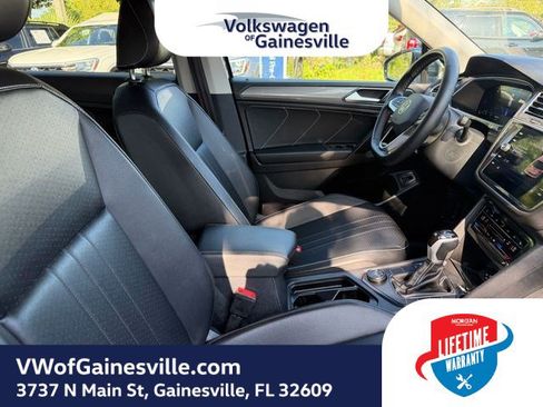 Certified 2024 Volkswagen Tiguan SE AWD/4WD image 9