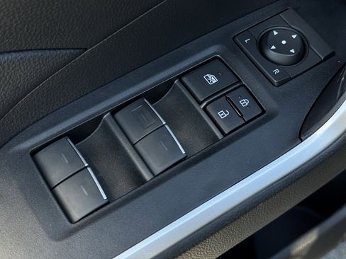 Used 2023 Toyota RAV4 SE image 15