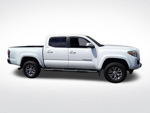 Used 2016 Toyota Tacoma SR5 w/ SR5 Appearance Package (SN) image 9