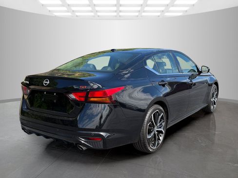 Used 2025 Nissan Altima 2.5 SR FWD image 7