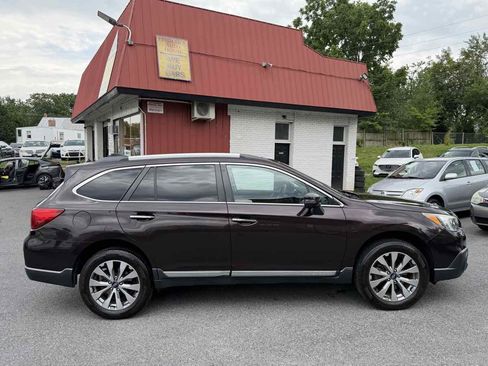 Used 2017 Subaru Outback 2.5i Touring AWD/4WD image 8