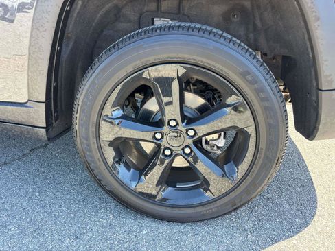 Certified 2024 Jeep Grand Cherokee Altitude AWD/4WD image 8