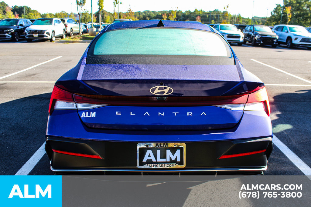 Used 2025 Hyundai Elantra SEL FWD image 9