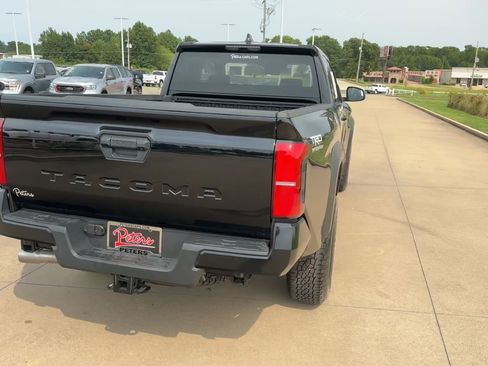 Used 2025 Toyota Tacoma SR5 image 8