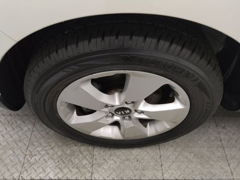 Used 2019 Kia Soul FWD image 31