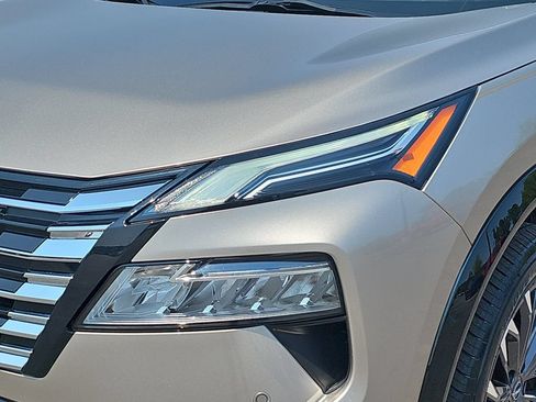 Used 2024 Nissan Rogue Platinum w/ Platinum Premium Package FWD image 32