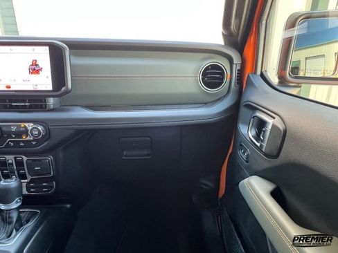 Used 2025 Jeep Gladiator Mojave image 59