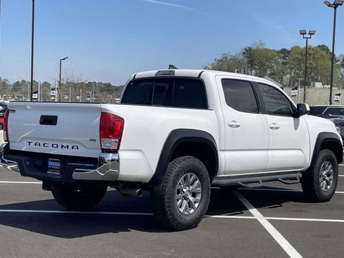 Used 2017 Toyota Tacoma SR5 w/ Tow Package image 3