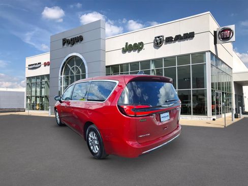 New 2026 Chrysler Pacifica Select FWD image 3