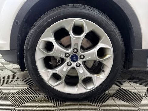 Used 2016 Ford Escape Titanium w/ Equipment Group 301A AWD/4WD image 10