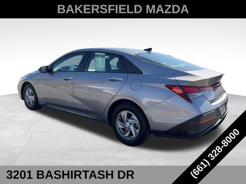Used 2024 Hyundai Elantra SE FWD image 3