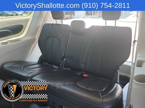 Certified 2023 Chrysler Pacifica Touring-L FWD image 25