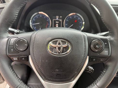 Used 2018 Toyota Corolla XLE FWD image 33
