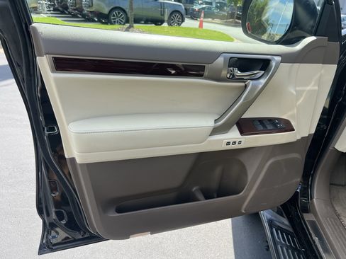 Used 2019 Lexus GX 460 Premium w/ Premium Package AWD/4WD image 13