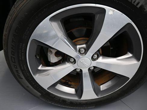 Used 2019 Jeep Cherokee Limited image 40