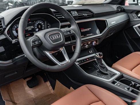 Certified 2025 Audi Q3 2.0T Premium image 8