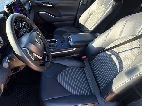 Used 2023 Toyota Highlander XSE image 20