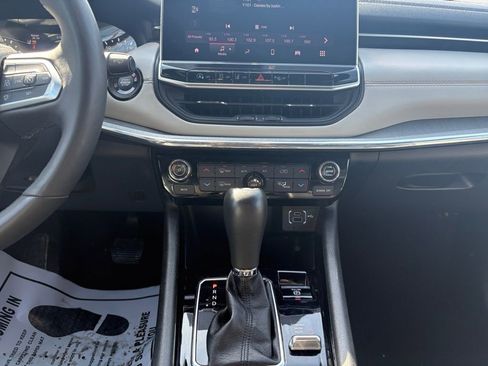 Used 2024 Jeep Compass Limited image 18