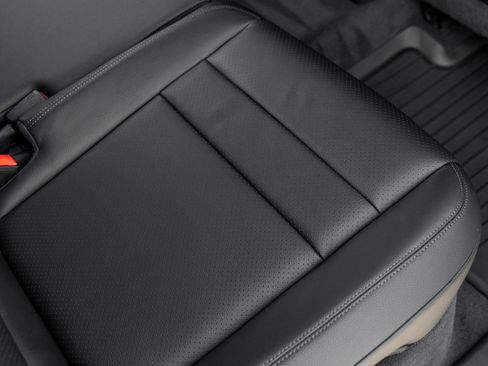 Certified 2026 Porsche Cayenne AWD/4WD image 37