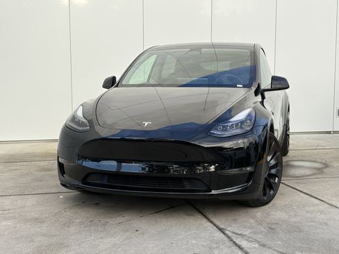 Used 2023 Tesla Model Y Performance image 1