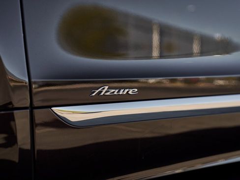 Used 2023 Bentley Bentayga Extended Wheelbase image 8