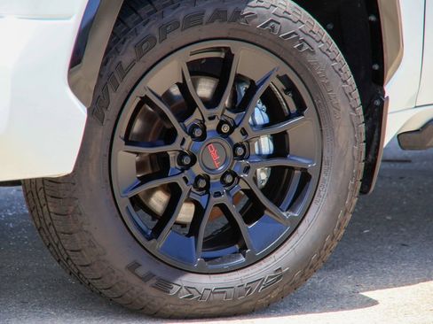 Used 2025 Toyota Tundra Platinum w/ TRD Off-Road Package AWD/4WD image 30
