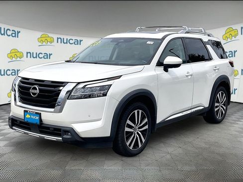 Used 2023 Nissan Pathfinder Platinum w/ Cargo Package AWD/4WD image 3