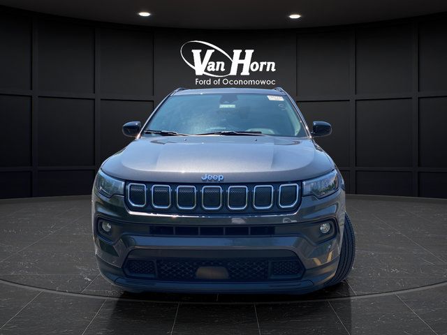 Used 2022 Jeep Compass Latitude AWD/4WD image 2