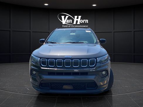 Used 2022 Jeep Compass Latitude AWD/4WD image 2