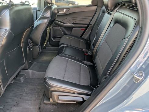 Used 2023 Ford Escape SE image 28