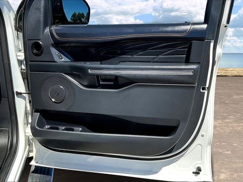 Used 2023 Ford Expedition Platinum image 31