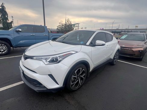Used 2018 Toyota C-HR XLE image 2