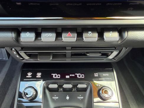 Used 2024 Porsche 911 Carrera T image 38