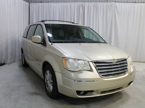 Used 2010 Chrysler Town & Country Touring FWD image 34