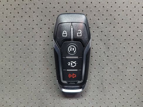 Used 2017 Ford Explorer XLT w/ Equipment Group 202A FWD image 32