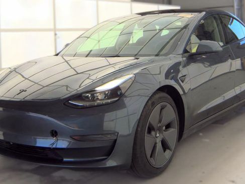 Used 2023 Tesla Model 3 Standard Range RWD image 1