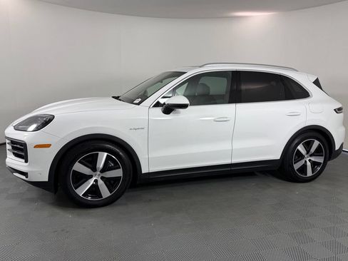 Certified 2026 Porsche Cayenne E-Hybrid AWD/4WD image 2