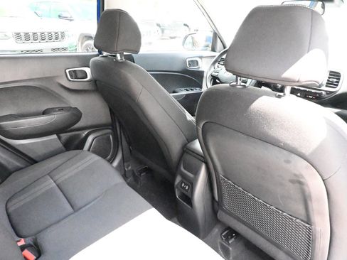 Used 2025 Hyundai Venue SEL FWD image 27