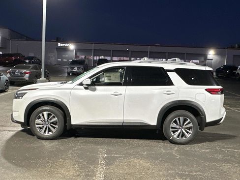 New 2025 Nissan Pathfinder SL image 8