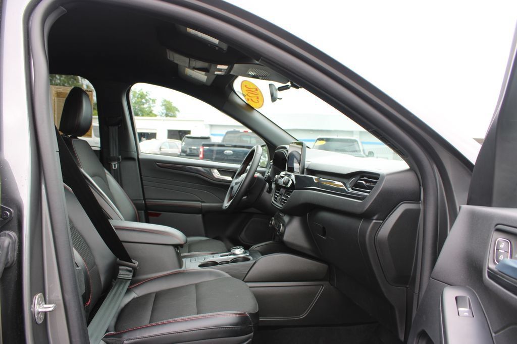 Used 2025 Ford Escape ST-Line FWD image 27