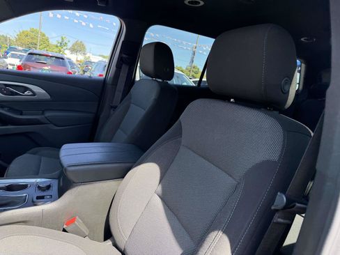 Used 2023 Chevrolet Traverse LT AWD/4WD image 9